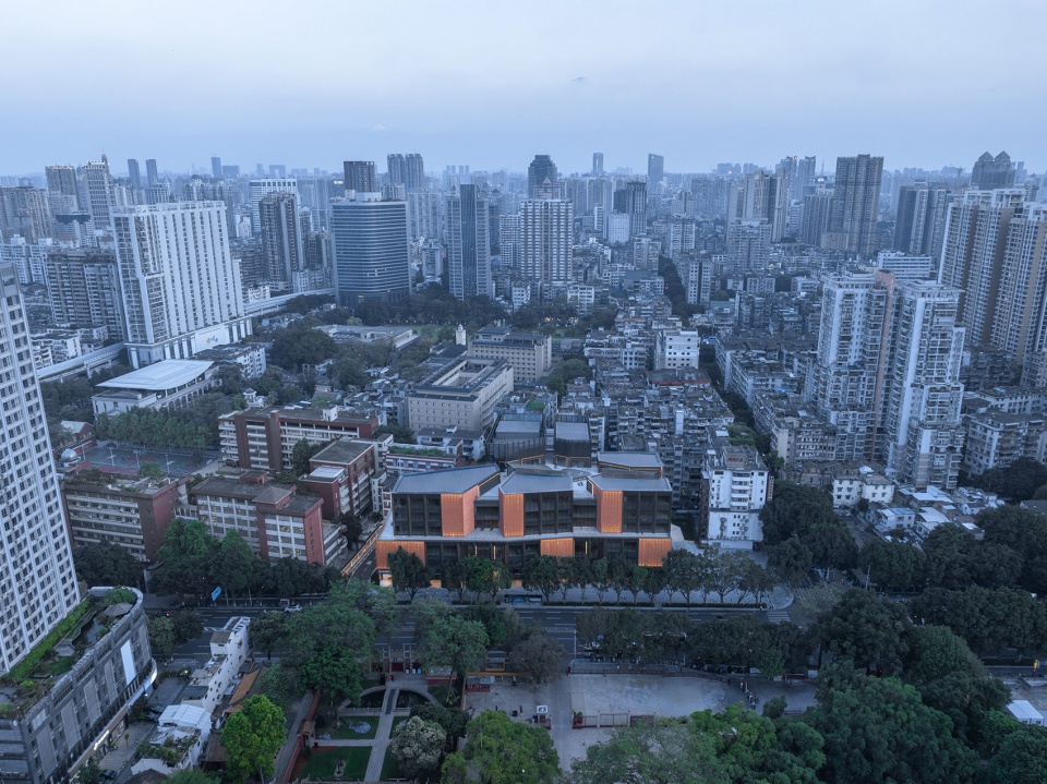 Commercial building in Guangzhou by gmp