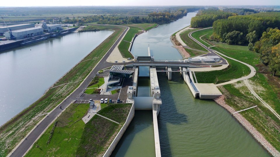 The Mosoni Danube Flood gate Control Building by TeRHaLoZAT
