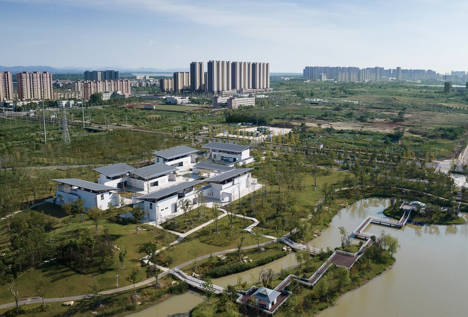 Youran Square in Anqing Zhanghu Park by East China Architectural Design Research Institute