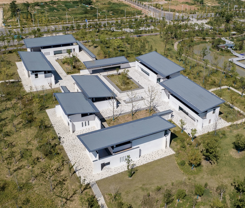 Youran Square in Anqing Zhanghu Park by East China Architectural Design Research Institute