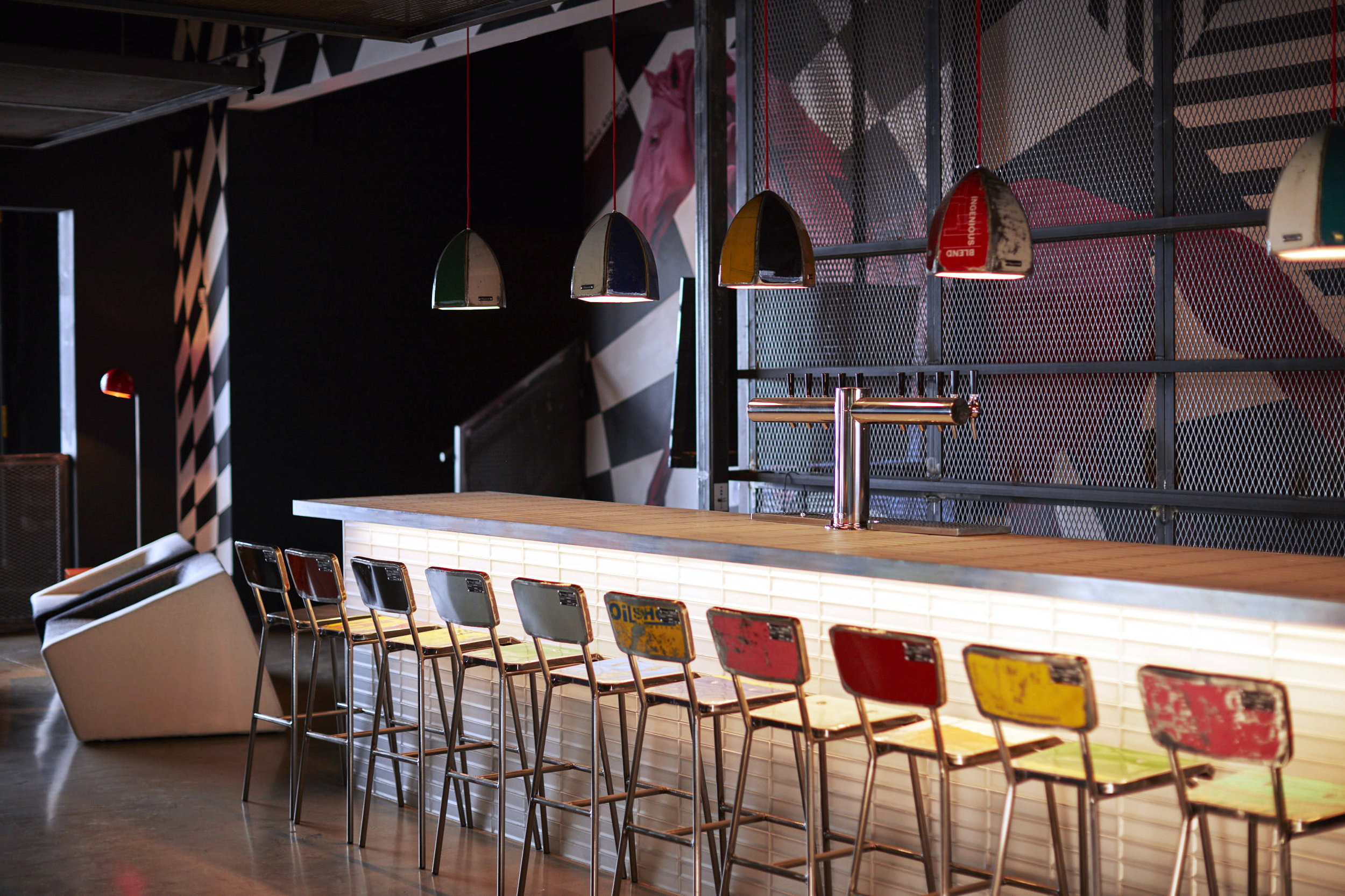 Classic Car Club Pier 76 by Marc Thorpe Design 谷德设计网