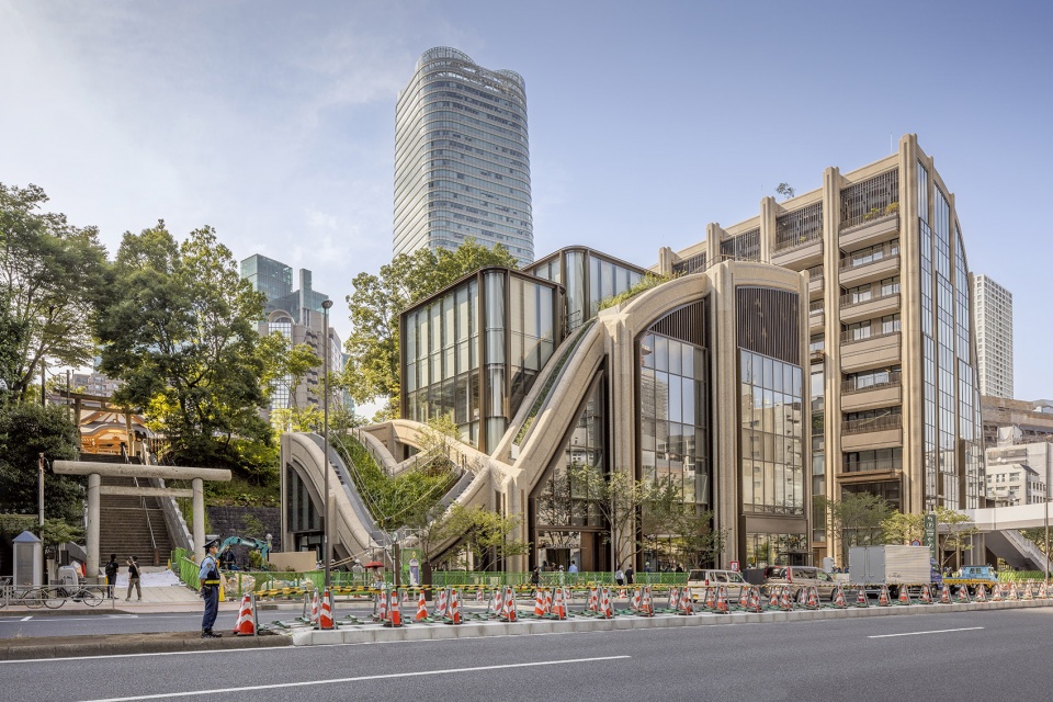 Azabudai Hills by Heatherwick Studio fyu