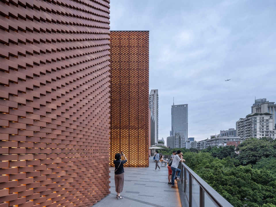 Commercial building in Guangzhou by gmp
