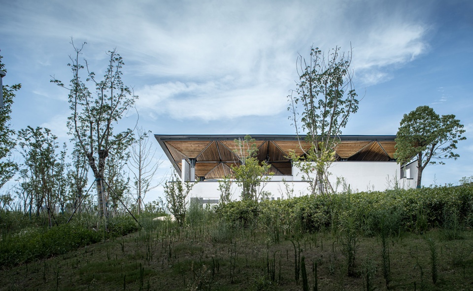 Youran Square in Anqing Zhanghu Park by East China Architectural Design Research Institute