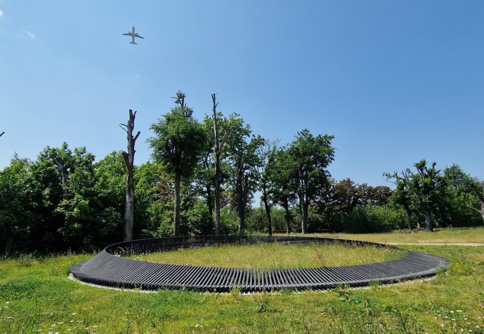 aviationobservationloungebench by studio marco vermeulen