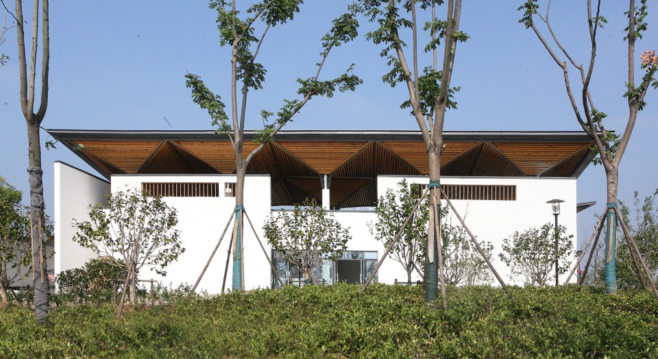 Youran Square in Anqing Zhanghu Park by East China Architectural Design Research Institute