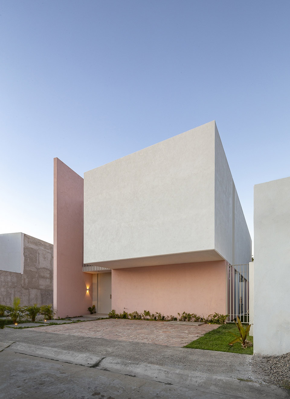 casa banderas by rea studio