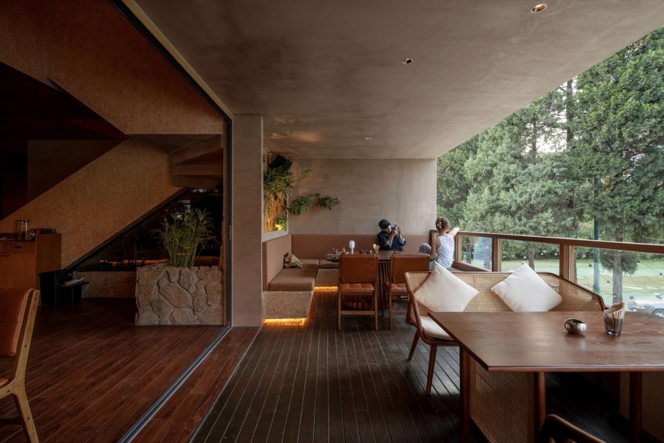 the bond restaurant by daga architects