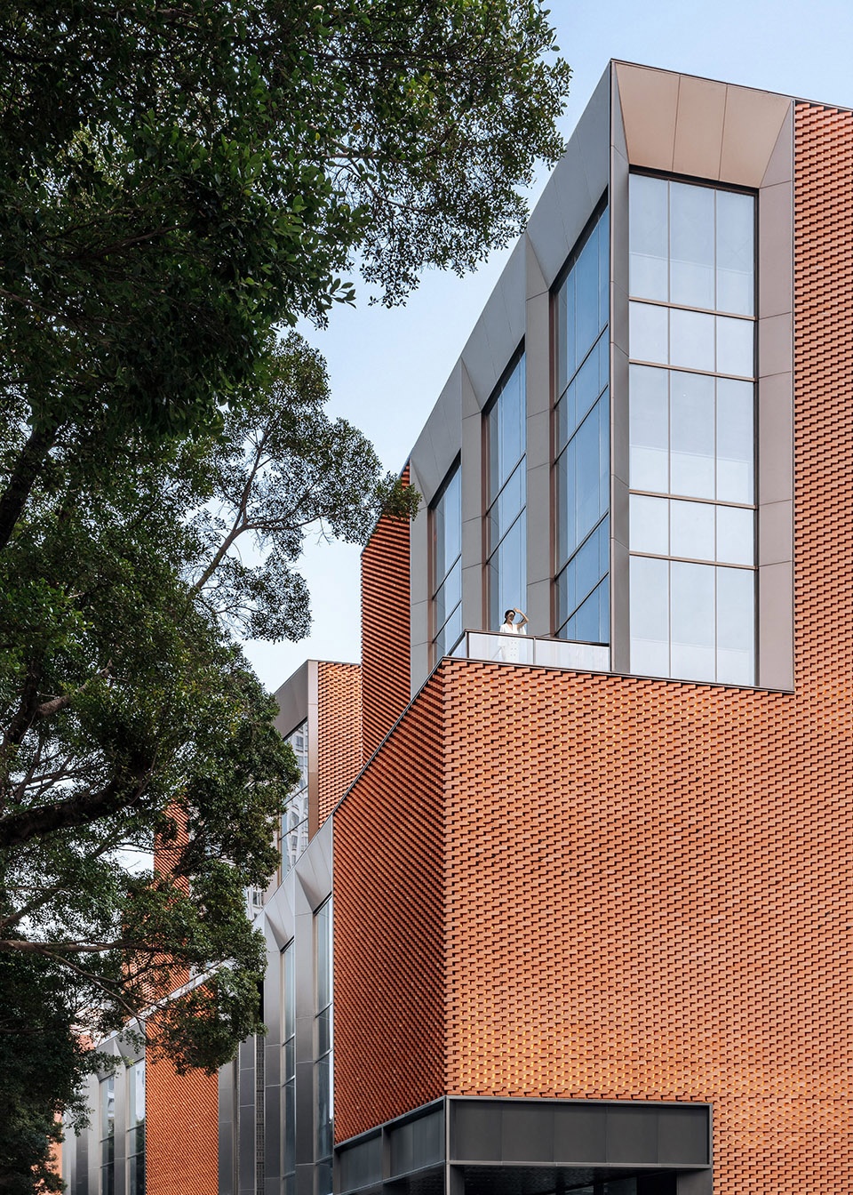 Commercial building in Guangzhou by gm qnu