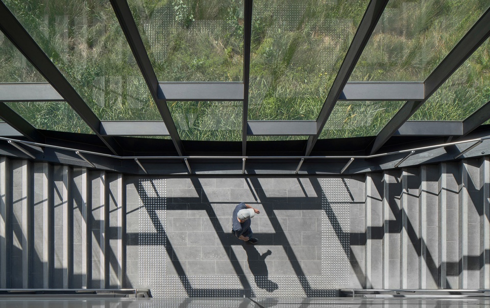 coburg and moreland stations by wood marsh architecture