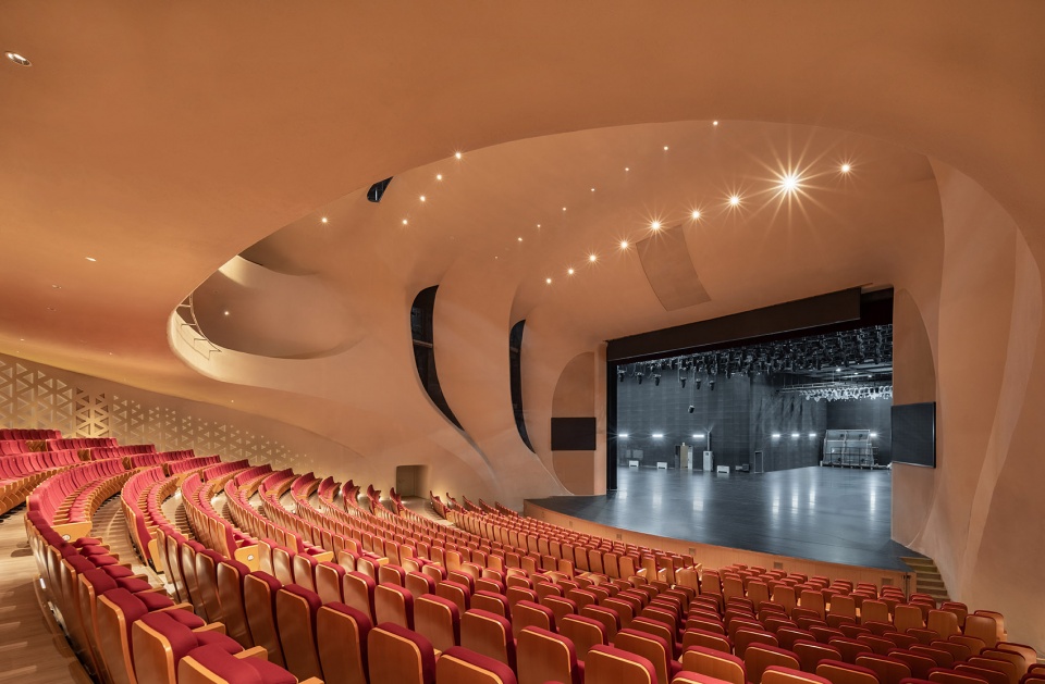 golden sands lake grand theater by cctn design