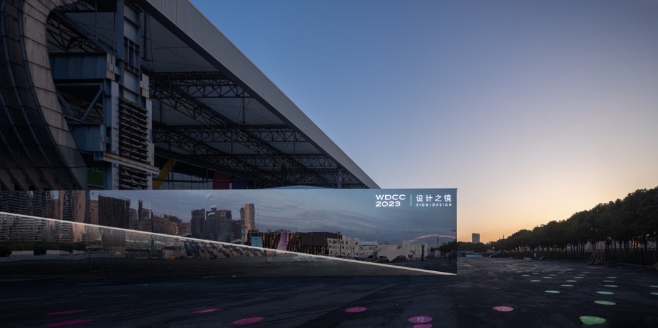 the mirror of design an experiment about disappearance by oumoumou studio