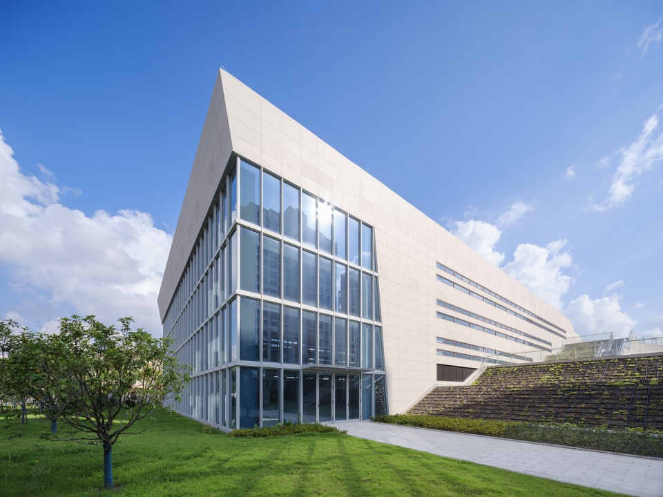 Shanghai Sanlin Yide Community Culture and Sports Center by SUNYAT ARCHITECTURE