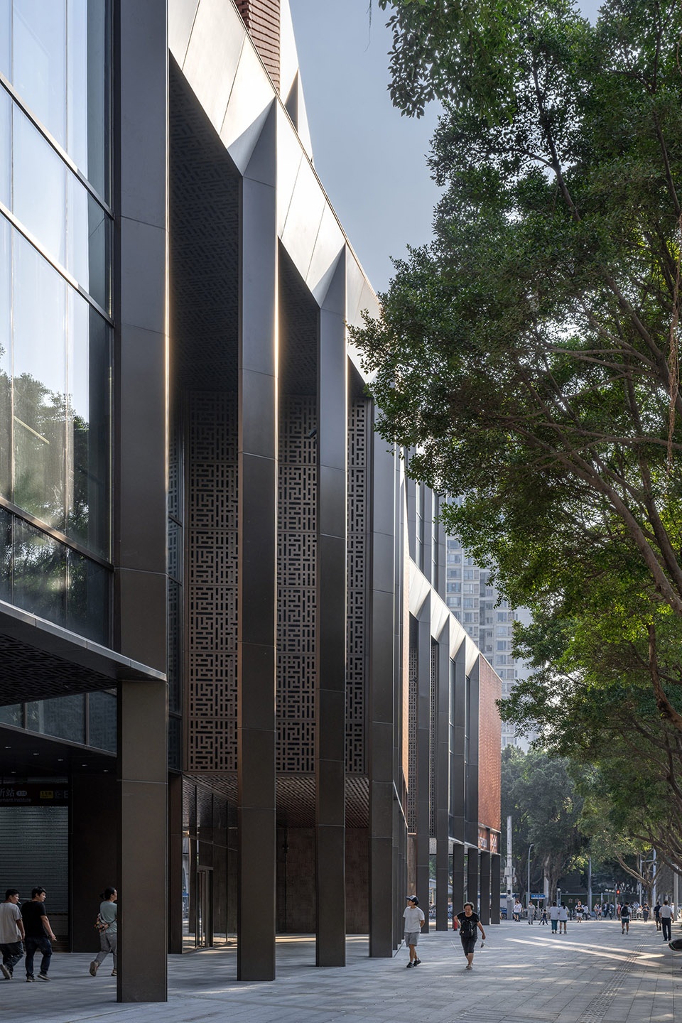 Commercial building in Guangzhou by gmp