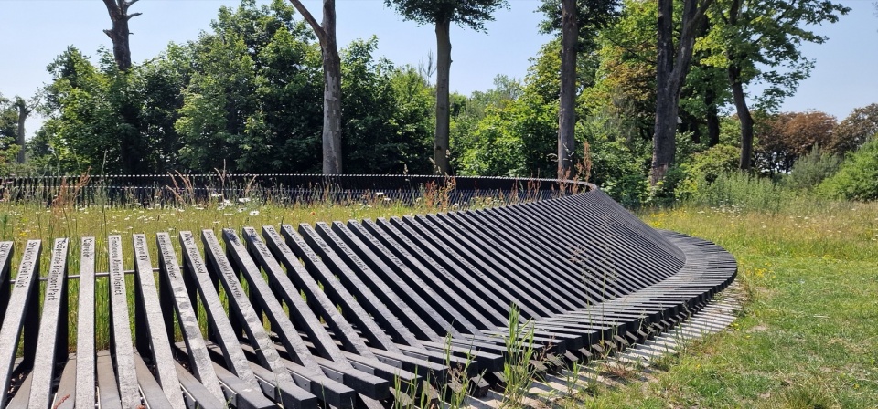 aviationobservationloungebench by studio marco vermeulen