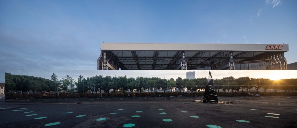 the mirror of design an experiment about disappearance by oumoumou studio