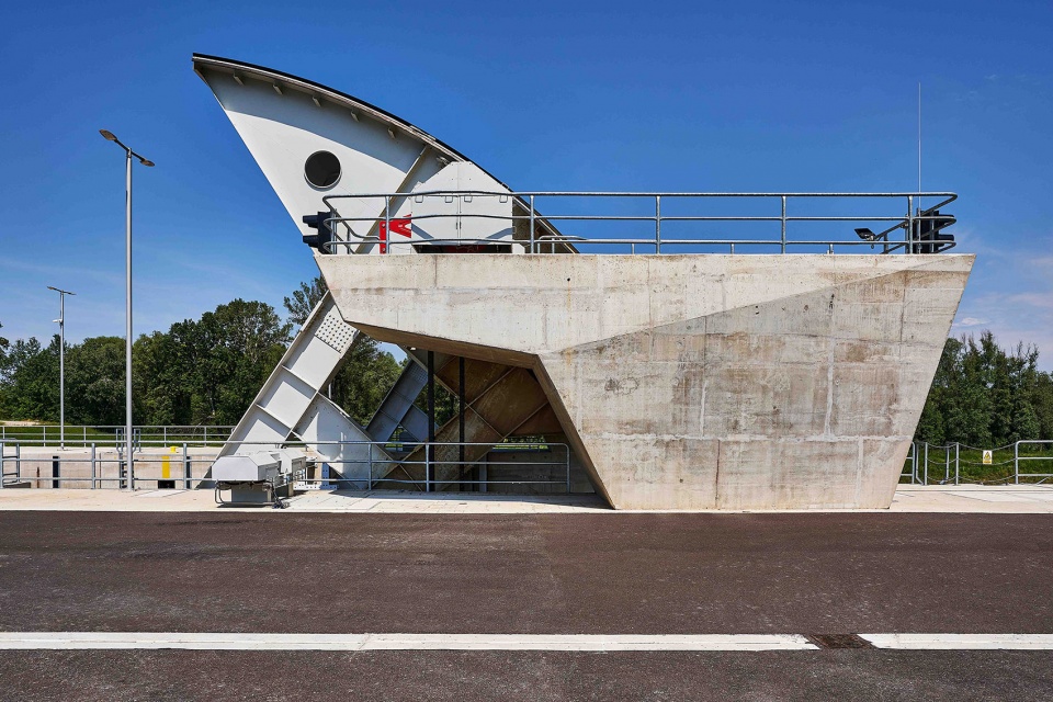 The Mosoni Danube Flood gate Control Building by TeRHaLoZAT