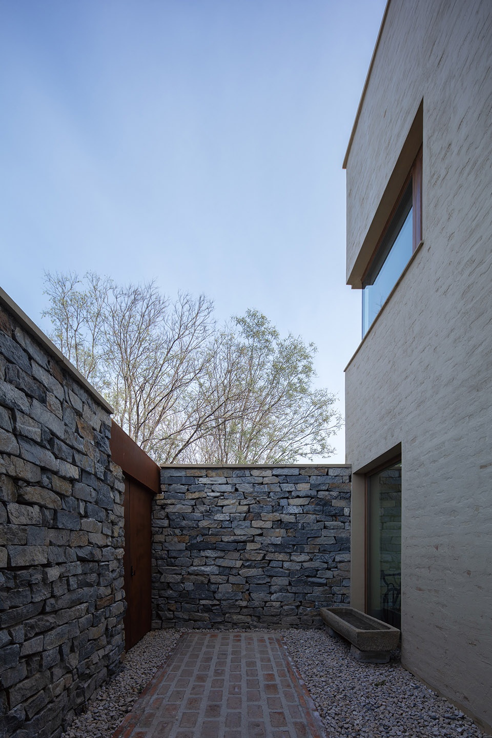 the long circle bb by nomos architects