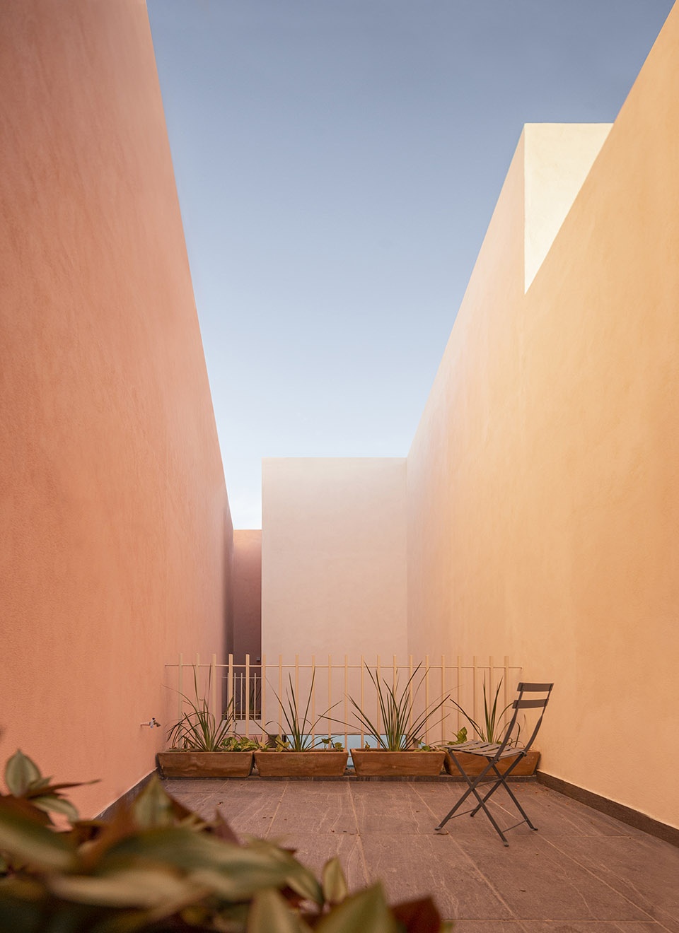 casa banderas by rea studio