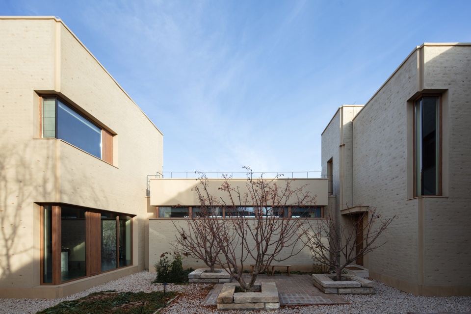 the long circle bb by nomos architects