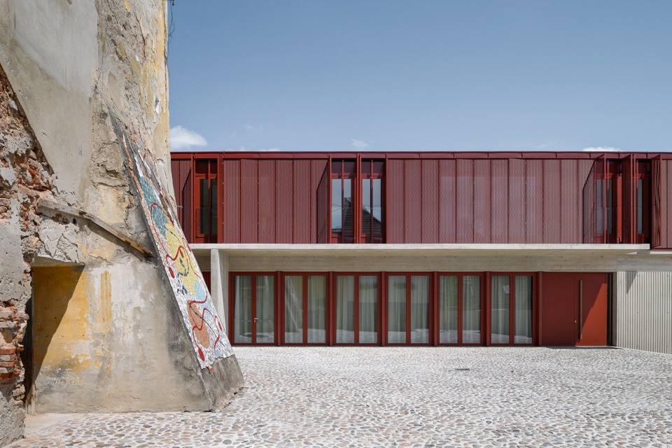 Revitalization of Old Glassworks and surrounding urban areas in old town of Ptuj by ELEMENTARNA