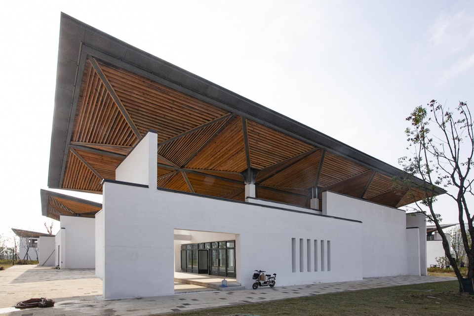 Youran Square in Anqing Zhanghu Park by East China Architectural Design Research Institute