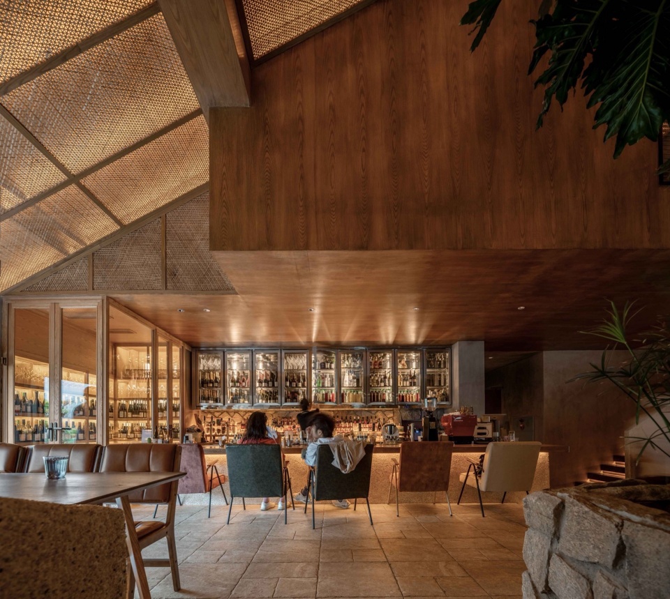 the bond restaurant by daga architects