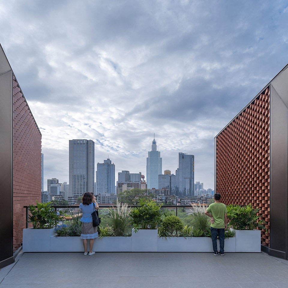 Commercial building in Guangzhou by gmp