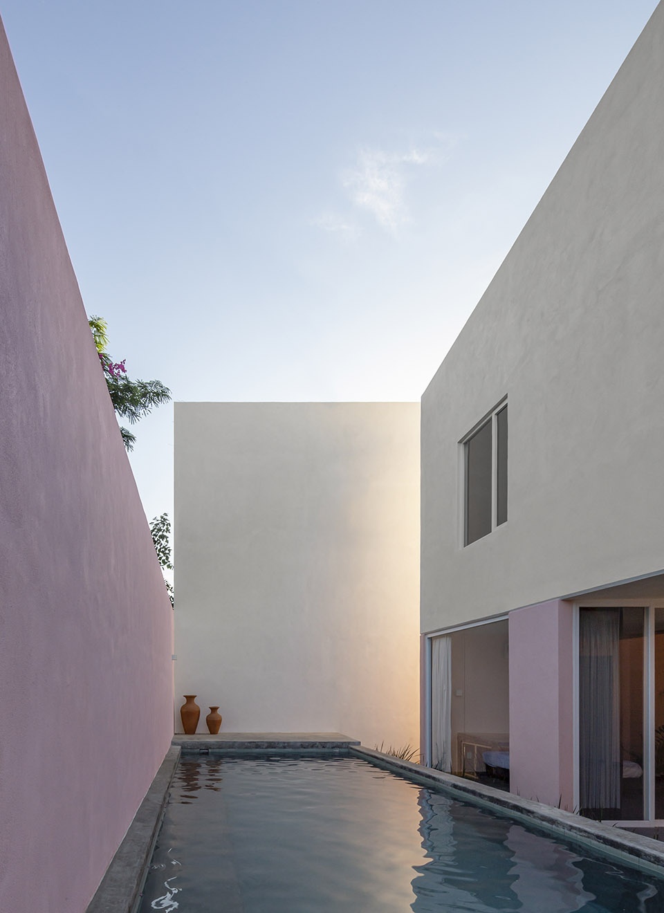 casa banderas by rea studio
