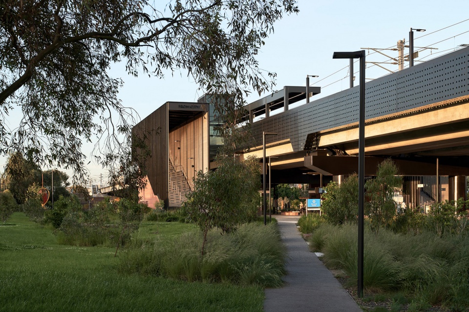 coburg and moreland stations by wood marsh architecture