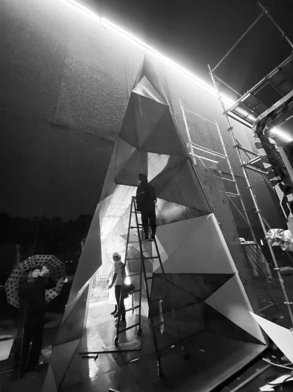 the mirror of design an experiment about disappearance by oumoumou studio