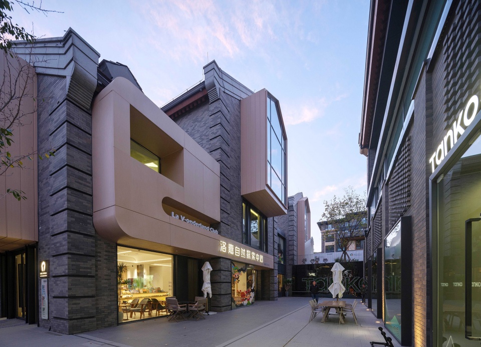 Commercial block reconstruction in Beijing by Atelier Shanghai Dachuan Architects
