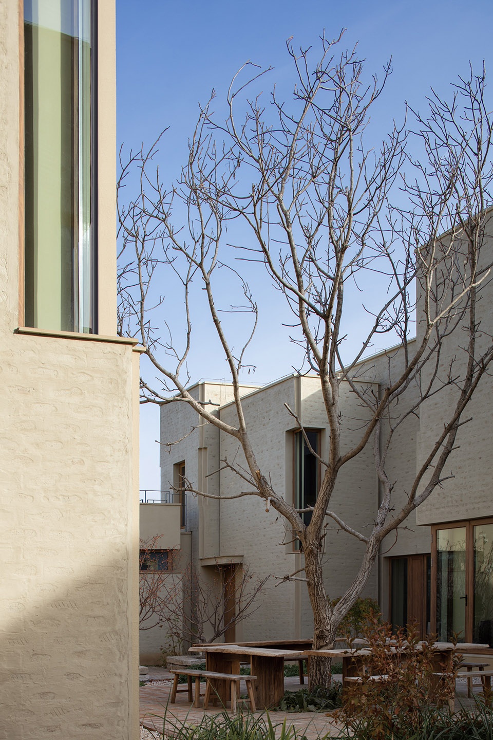 the long circle bb by nomos architects