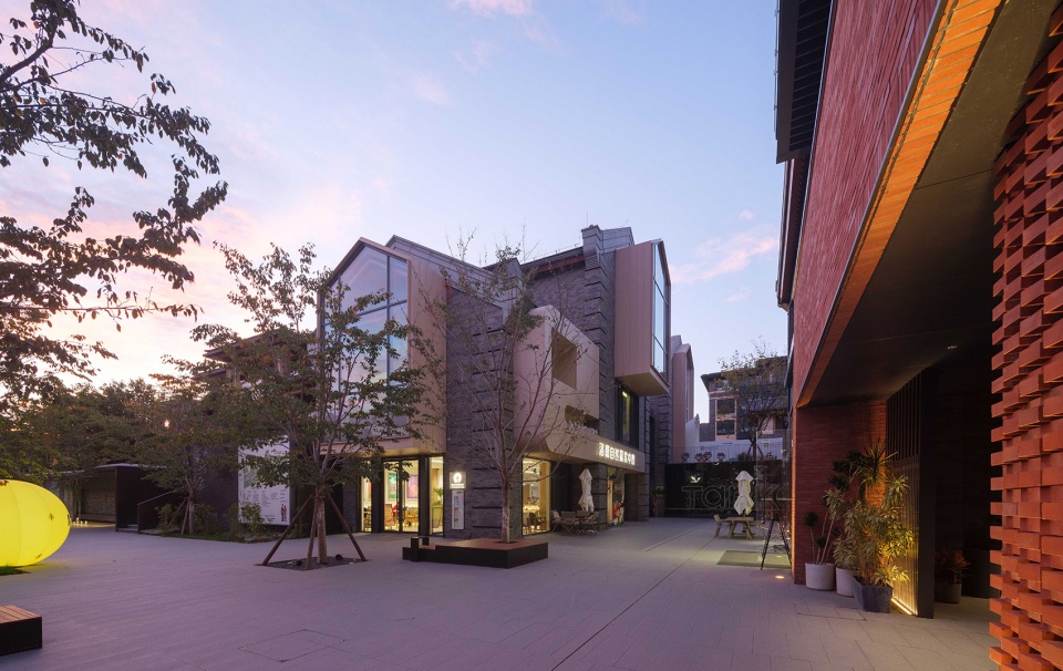 Commercial block reconstruction in Beijing by Atelier Shanghai Dachuan Architects