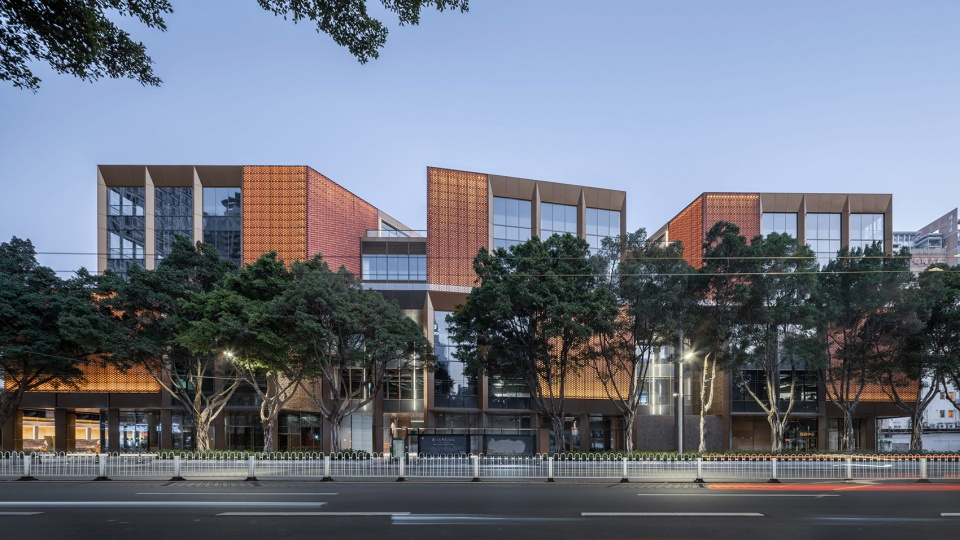 Commercial building in Guangzhou by gmp