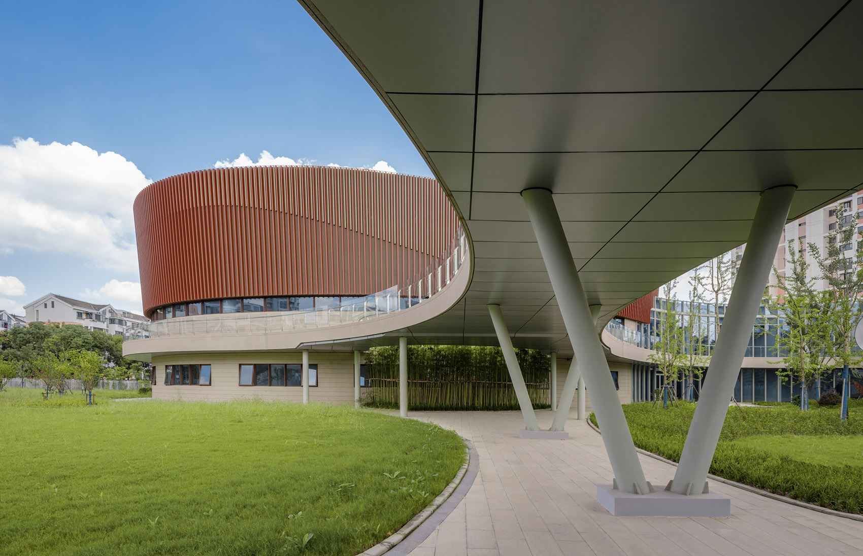Shanghai Sanlin Yide Community Culture and Sports Center by SUNYAT