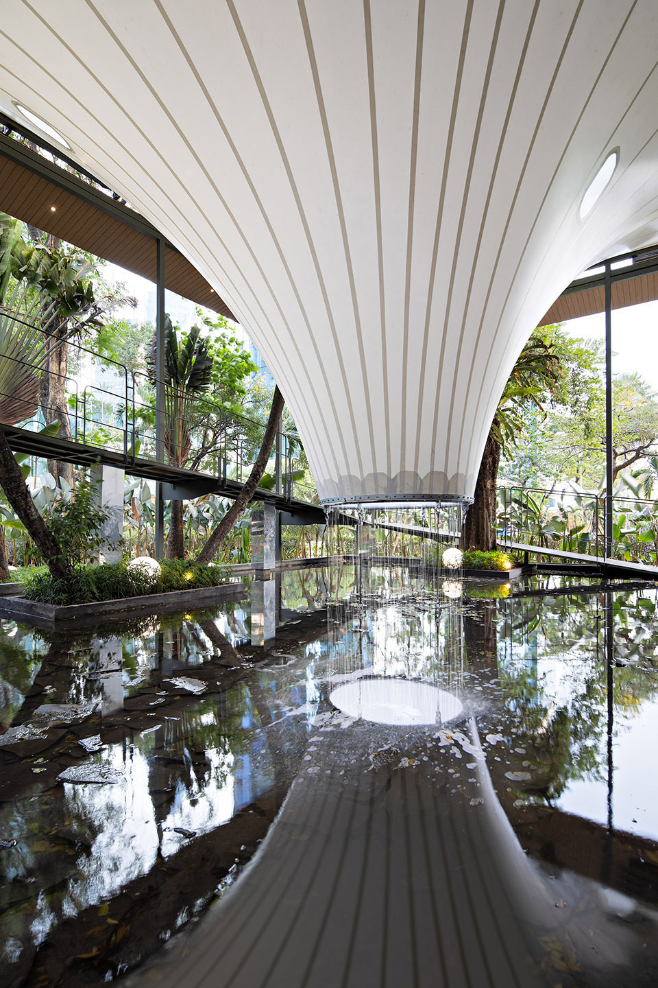 Stalk Treehugger Bar by RAD+ar 谷德设计网