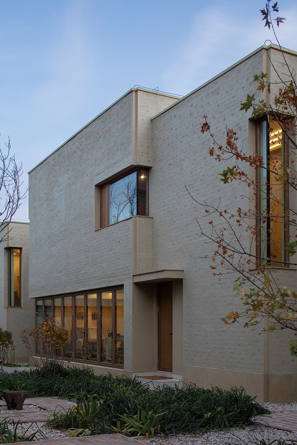 the long circle bb by nomos architects