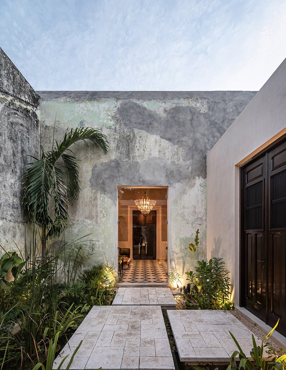 Casa Paakal by Workshop Diseno y Construccion zlm