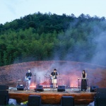 青山之弦 – 「在青山·群响艺术季」主舞台装置，杭州 / SODA建筑师事务所