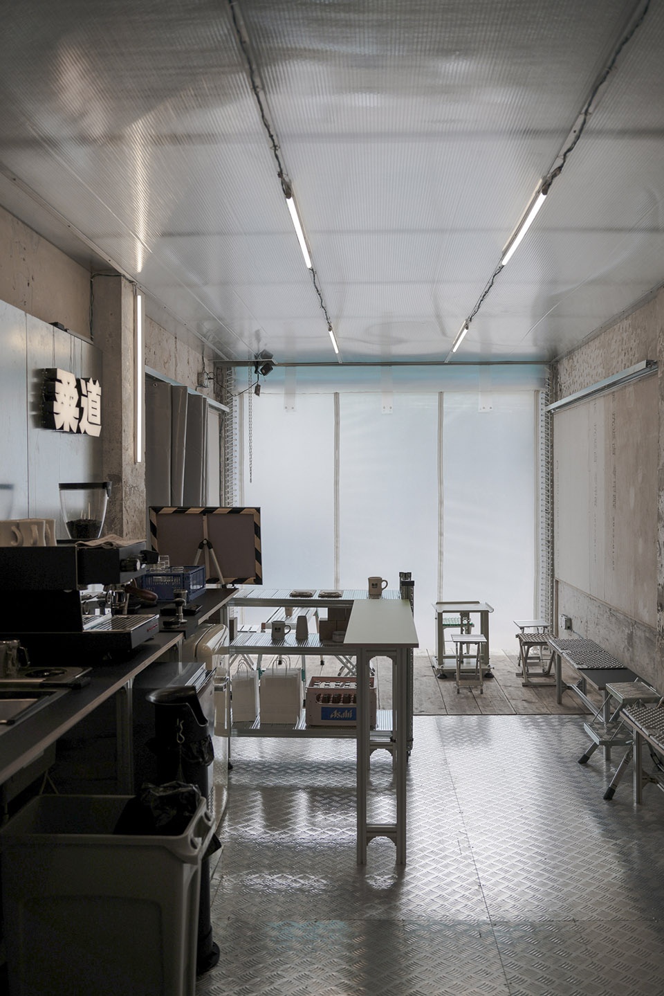 judo espersso dojo by nhoow architects