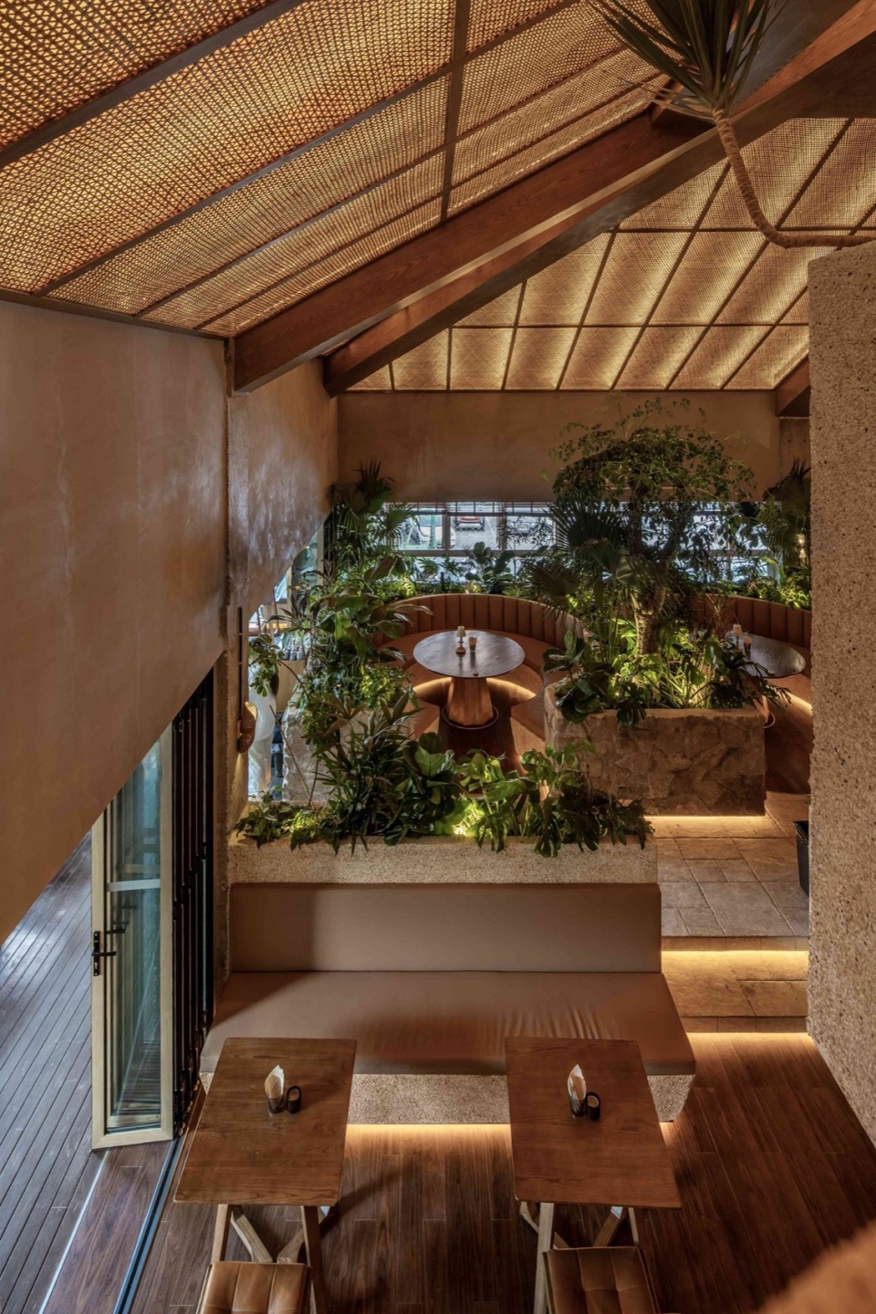 the bond restaurant by daga architects