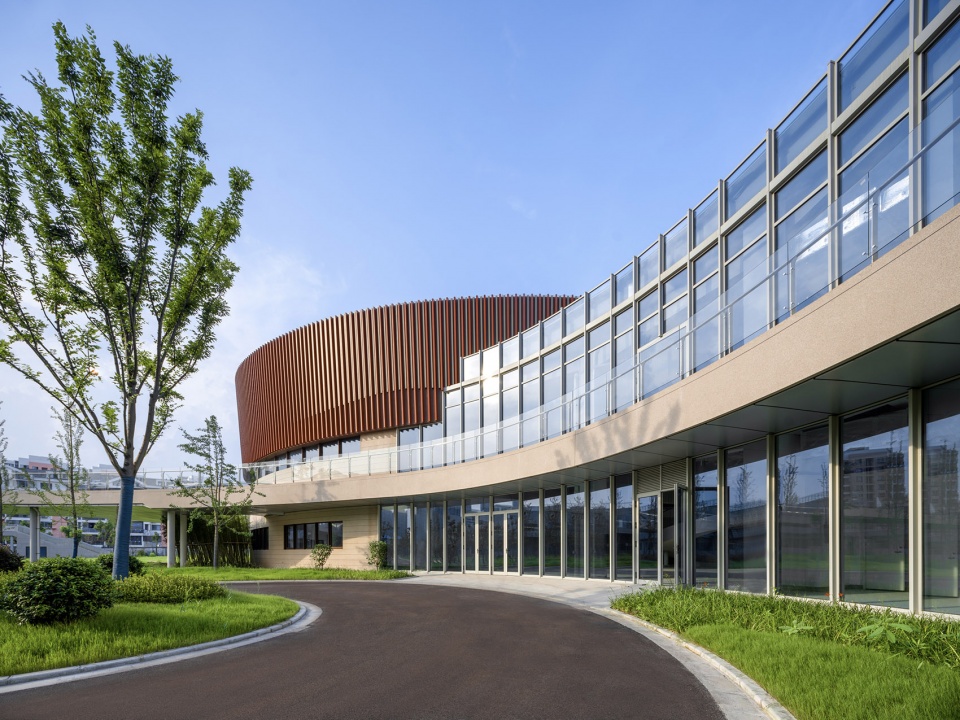 Shanghai Sanlin Yide Community Culture and Sports Center by SUNYAT ARCHITECTURE