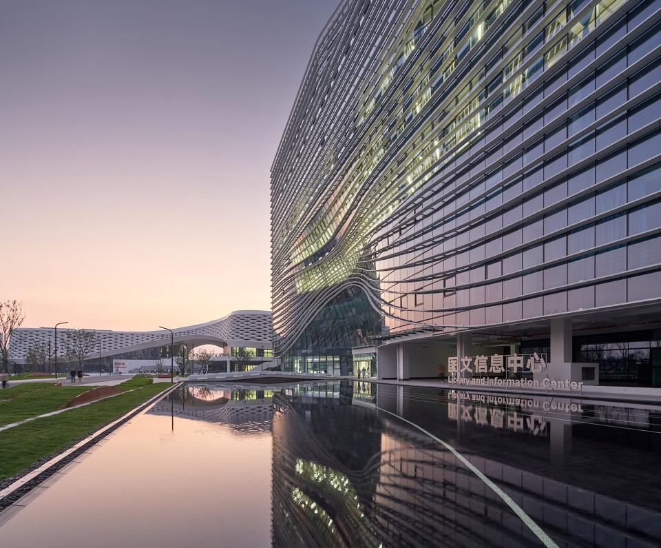 Zhejiang Sci Tech University School of Fashion Library Building by Chinacuc