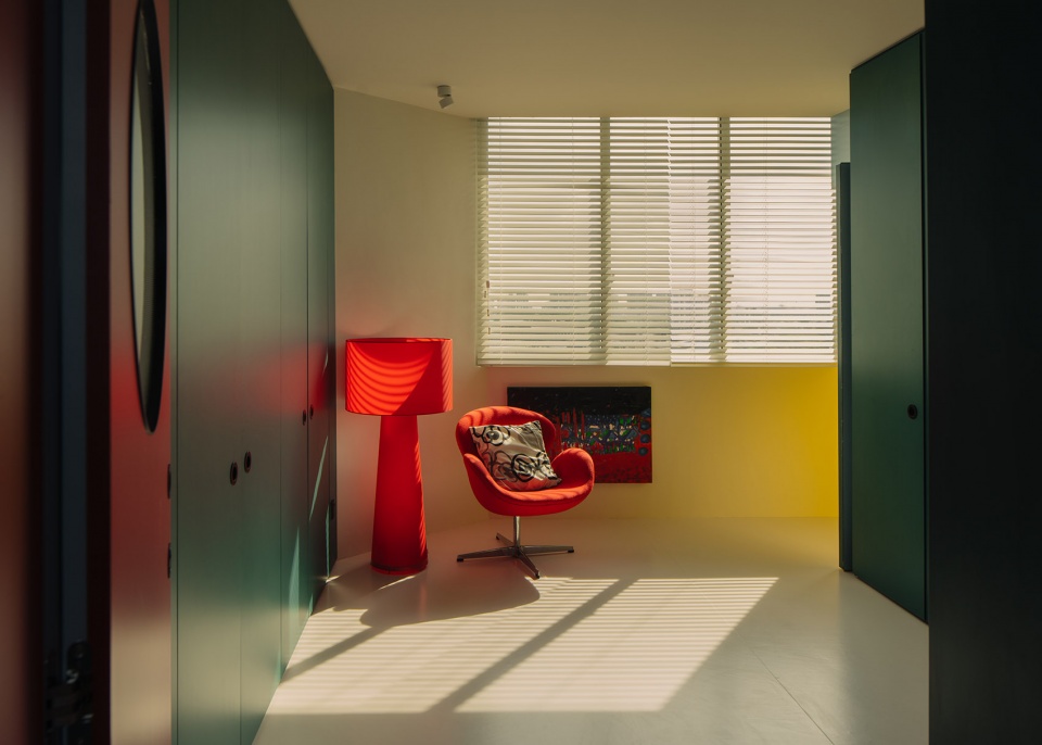 Renovation of a Singaporean brutalist apartment by SPARK