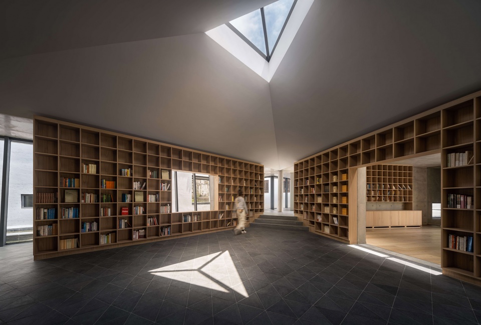 ten yards hotel by city town architects