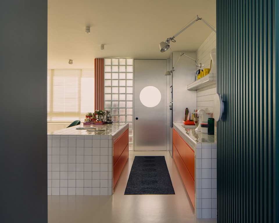 Renovation of a Singaporean brutalist apartment by SPARK