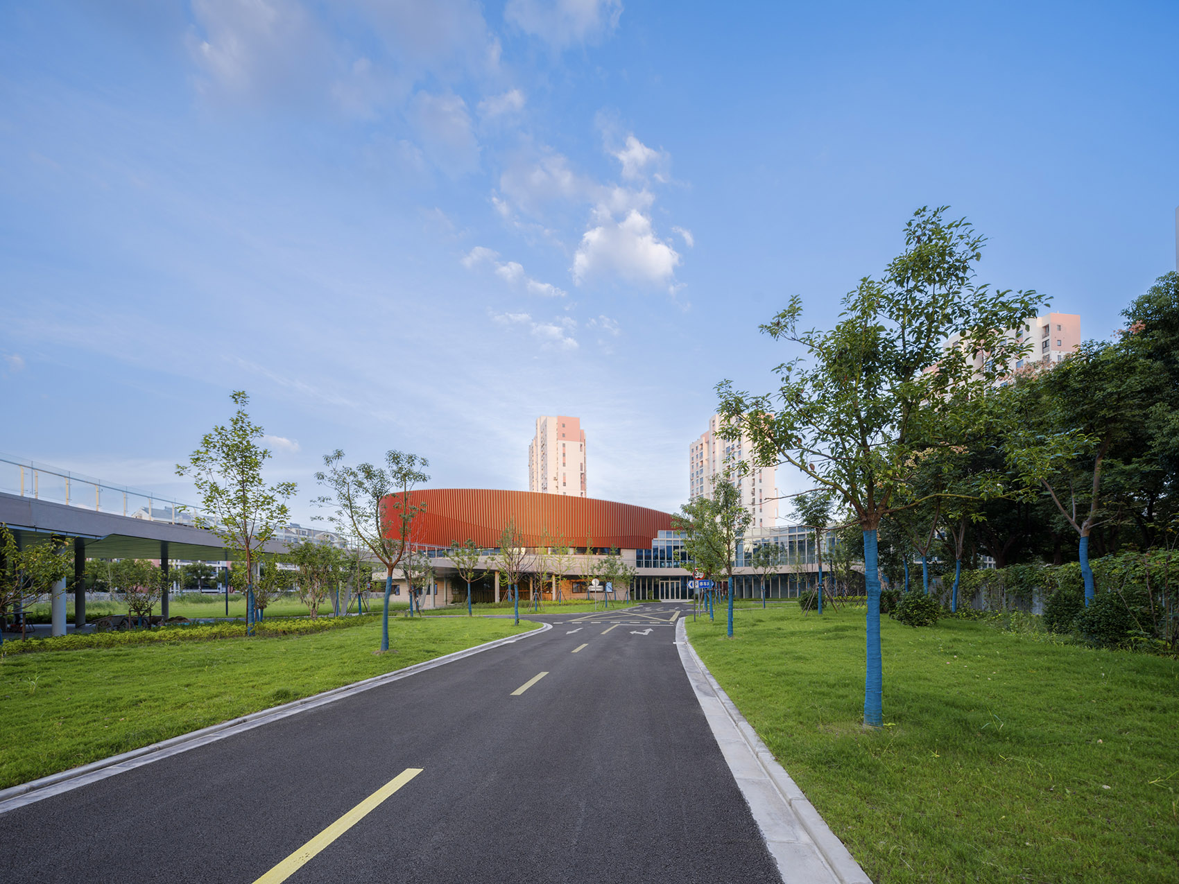 Shanghai Sanlin Yide Community Culture and Sports Center by SUNYAT
