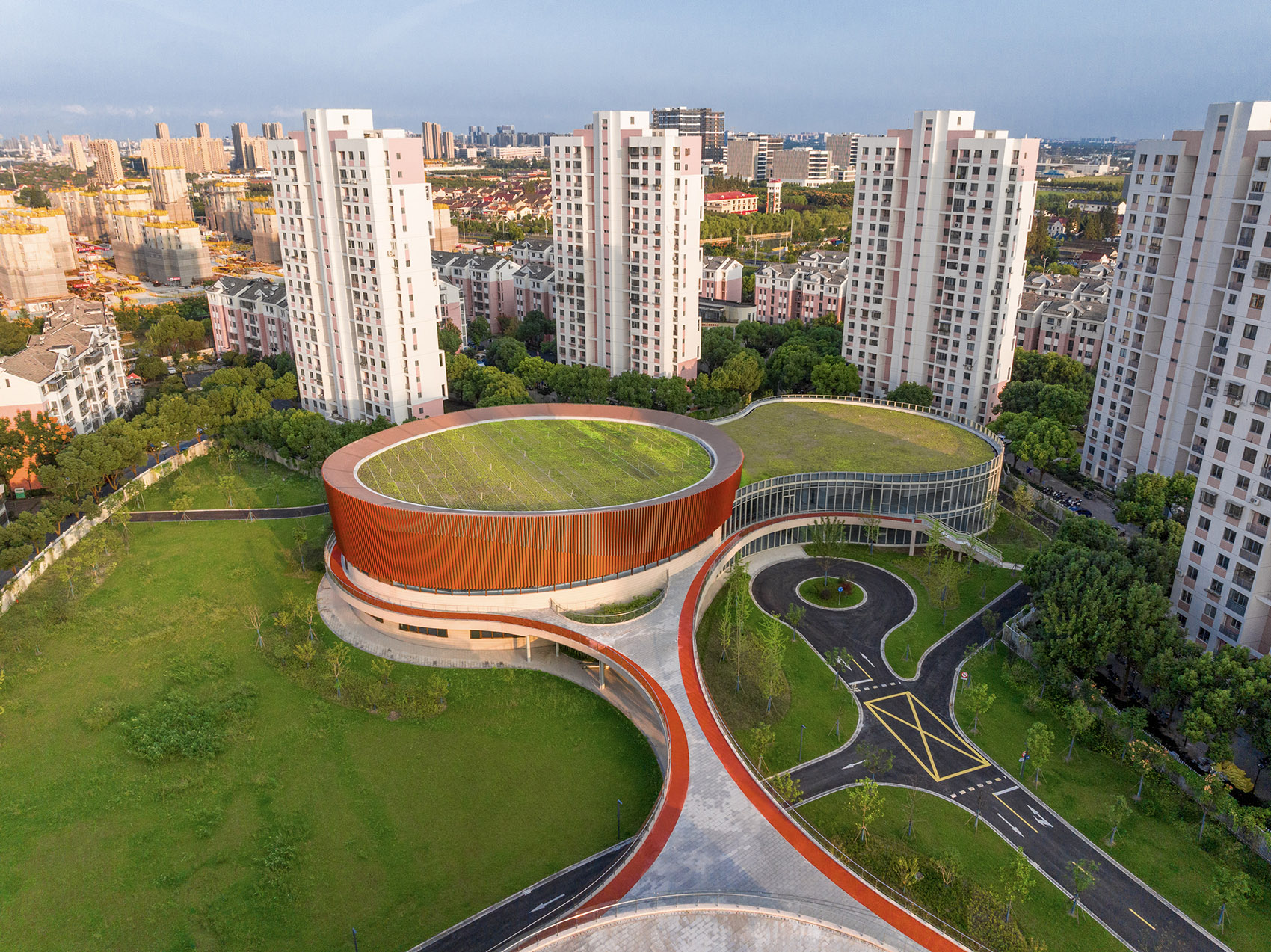 Shanghai Sanlin Yide Community Culture and Sports Center by SUNYAT