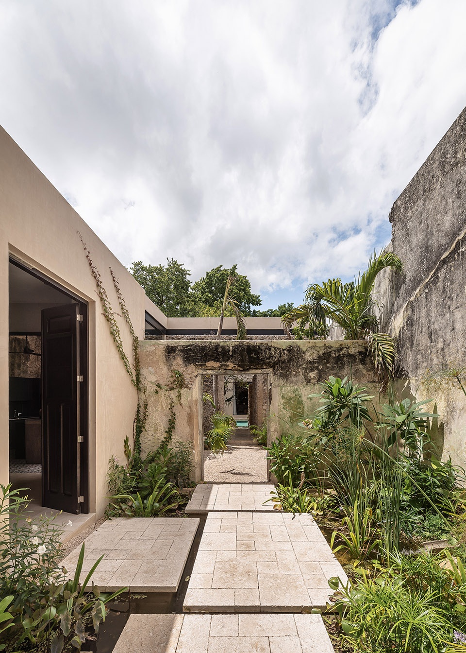 Casa Paakal by Workshop Diseno y Construccion